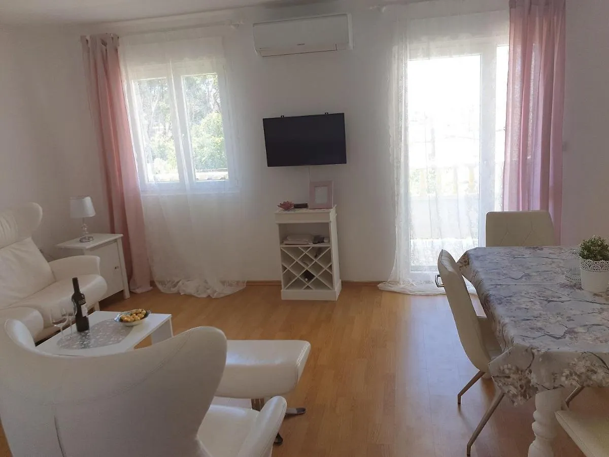 Apartments Mare