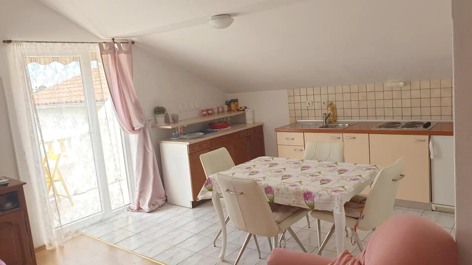 Apartments Mare 0*, Banjol Croatia